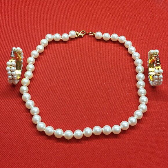 Pearl Necklace & Screw Back Earrings Set Faux Pearls Gold Tone - Picture 2 of 8